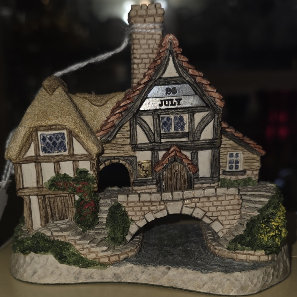 ❣️SALE❣️ Birth Day Cottage | David Winter Cottages With COA